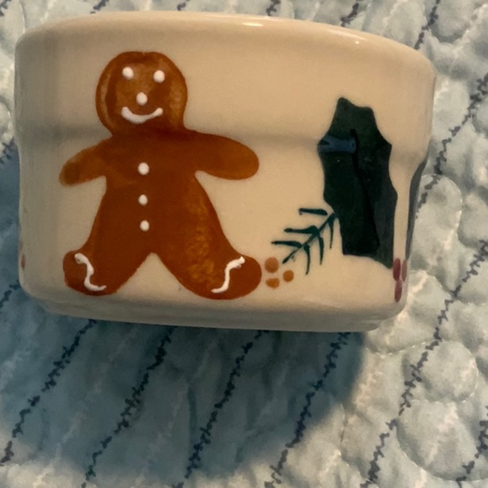 COPY - Hartstone Pottery USA Gingerbread Mannand Holly Ramekin - Picture 4 of 5